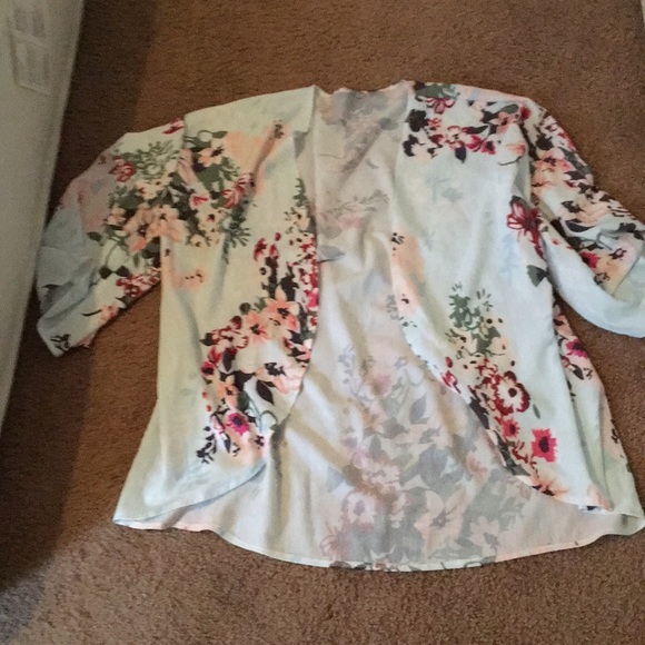 Tops - Picture 6 of 6